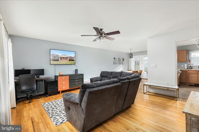 1112 ASHBY ST, Front Royal, VA 22630