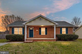 1112 ASHBY ST, Front Royal, VA 22630