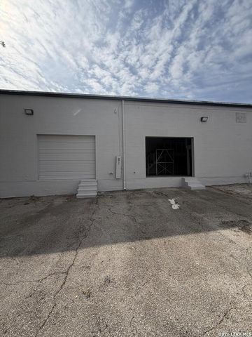 11911 WARFIELD ST, San Antonio, TX 78216