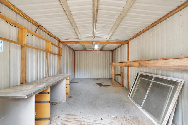 4621 Price Road, Montgomery, TX 77316