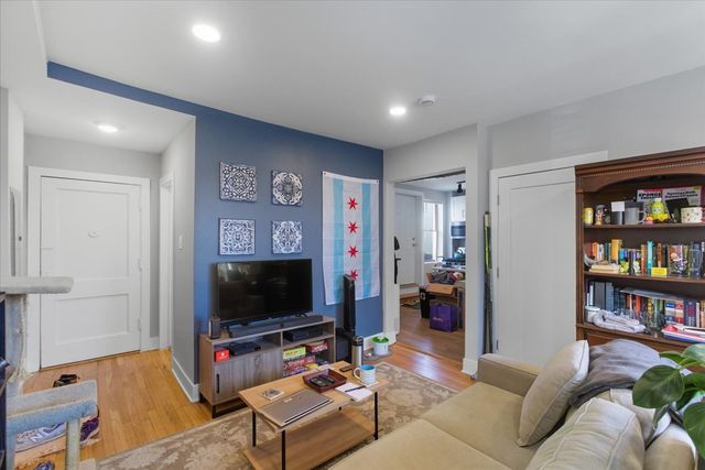 4004 N Bell Avenue 2D, Chicago, IL 60618