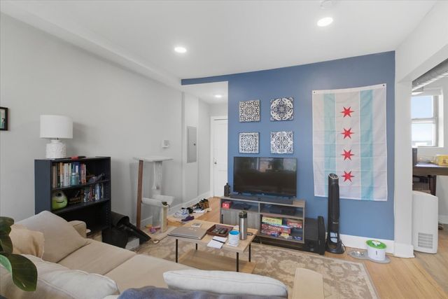 4004 N Bell Avenue 2D, Chicago, IL 60618