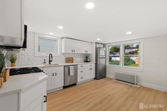 180 cutter Avenue, Fords, NJ 08863