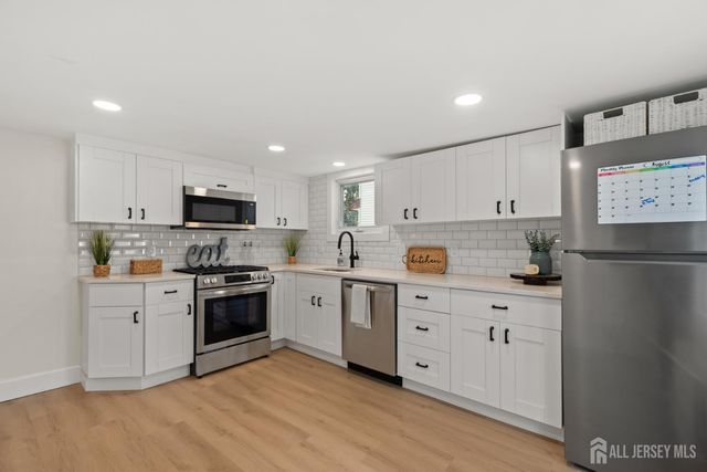 180 cutter Avenue, Fords, NJ 08863