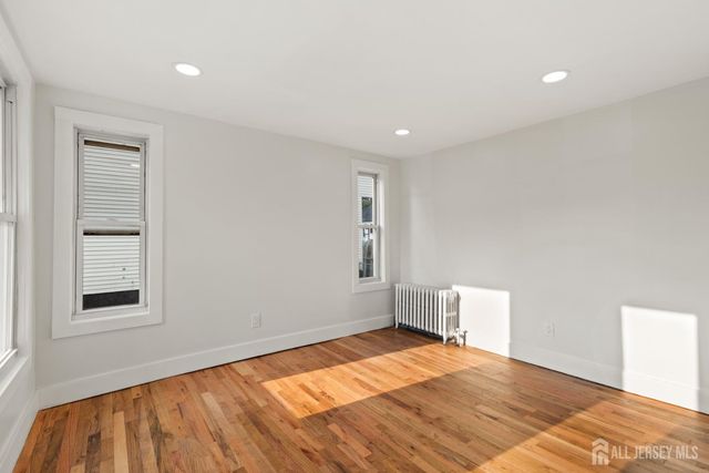 180 cutter Avenue, Fords, NJ 08863