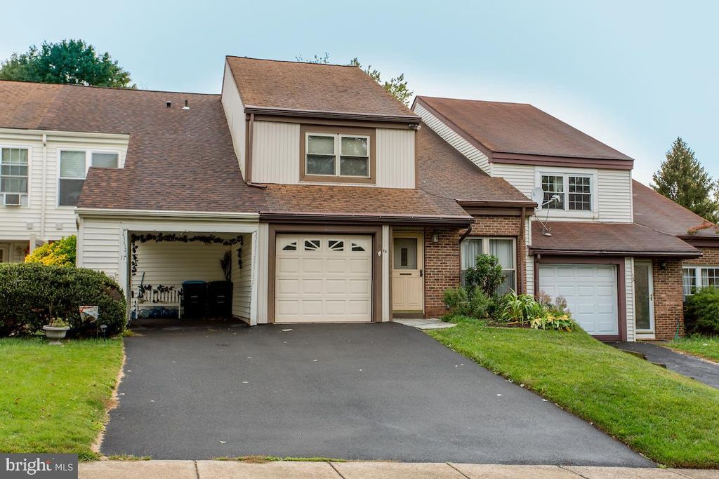 15 BARREL STAVE CIR, Horsham, PA 19044