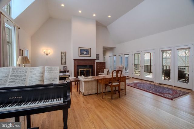 812 STEEPLE CHASE LN, Martinsburg, WV 25404