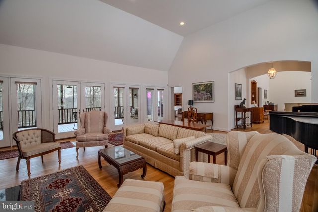 812 STEEPLE CHASE LN, Martinsburg, WV 25404