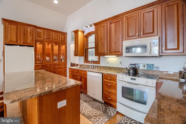 812 STEEPLE CHASE LN, Martinsburg, WV 25404