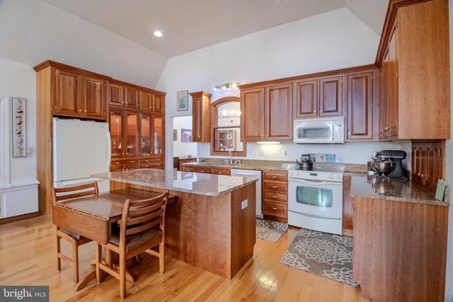 812 STEEPLE CHASE LN, Martinsburg, WV 25404