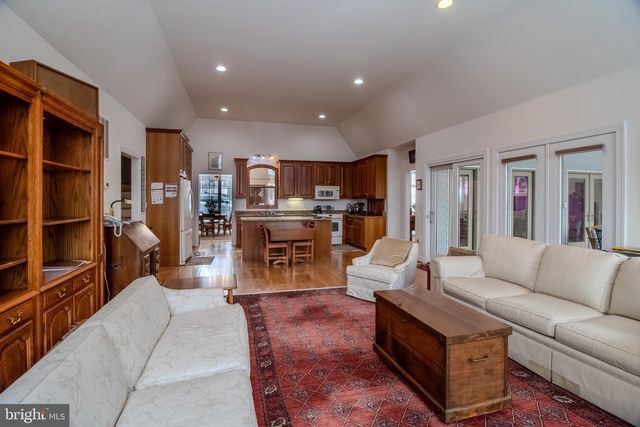 812 STEEPLE CHASE LN, Martinsburg, WV 25404