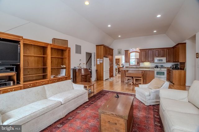 812 STEEPLE CHASE LN, Martinsburg, WV 25404