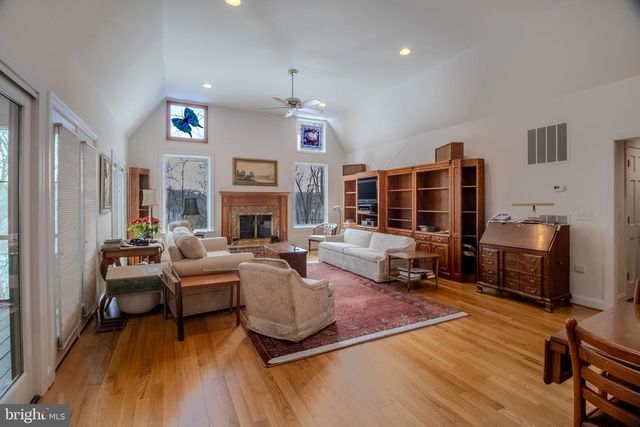 812 STEEPLE CHASE LN, Martinsburg, WV 25404