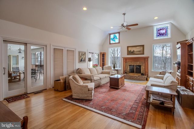 812 STEEPLE CHASE LN, Martinsburg, WV 25404