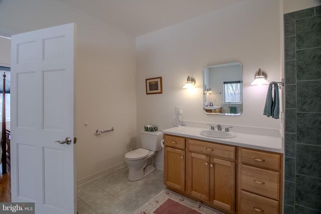 812 STEEPLE CHASE LN, Martinsburg, WV 25404