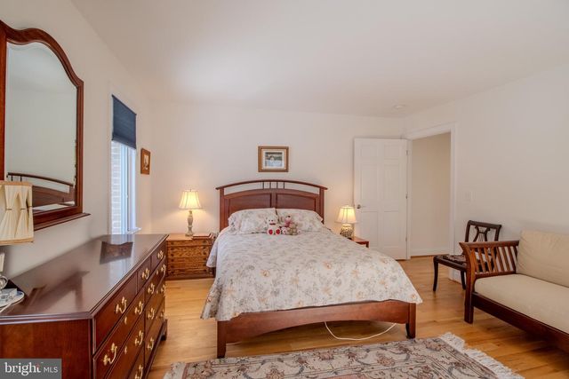 812 STEEPLE CHASE LN, Martinsburg, WV 25404