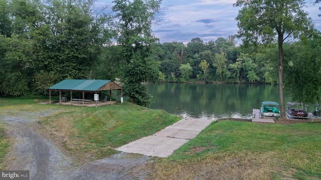 812 STEEPLE CHASE LN, Martinsburg, WV 25404