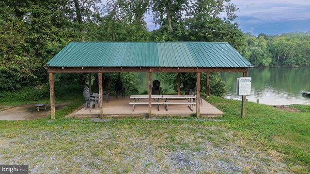 812 STEEPLE CHASE LN, Martinsburg, WV 25404