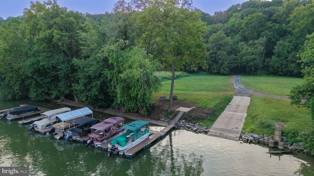 812 STEEPLE CHASE LN, Martinsburg, WV 25404