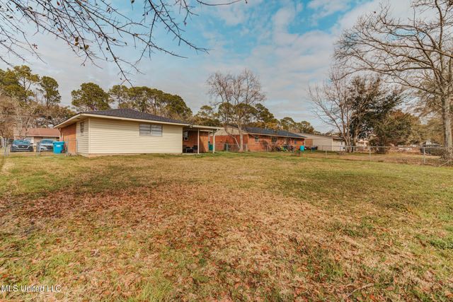 15829 Belmont Drive, Biloxi, MS 39532