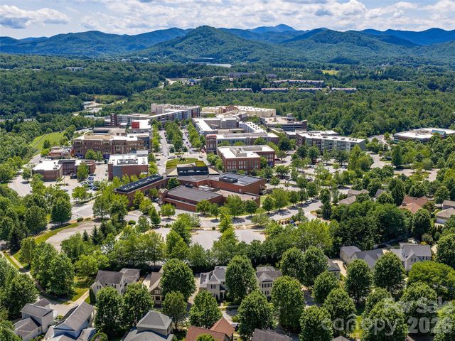 21 Dayflower Drive, Asheville, NC 28803