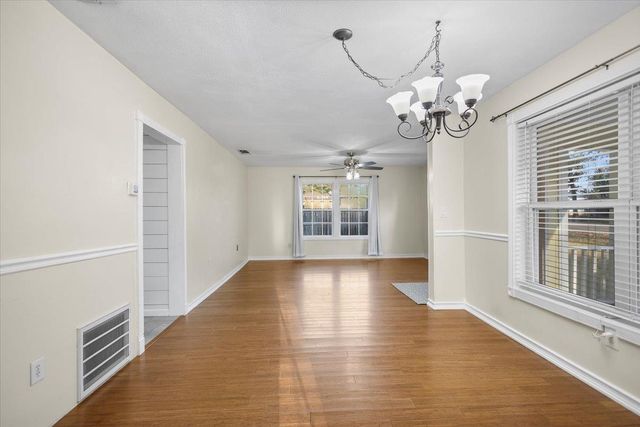 1402 Lawndale, Longview, TX 75604