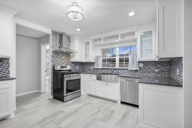 1402 Lawndale, Longview, TX 75604