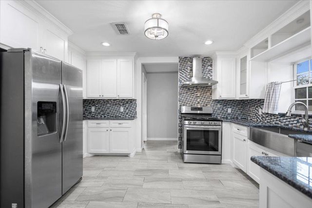 1402 Lawndale, Longview, TX 75604