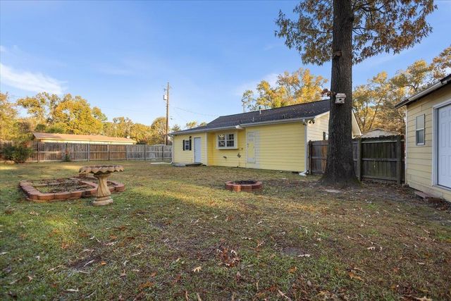 1402 Lawndale, Longview, TX 75604