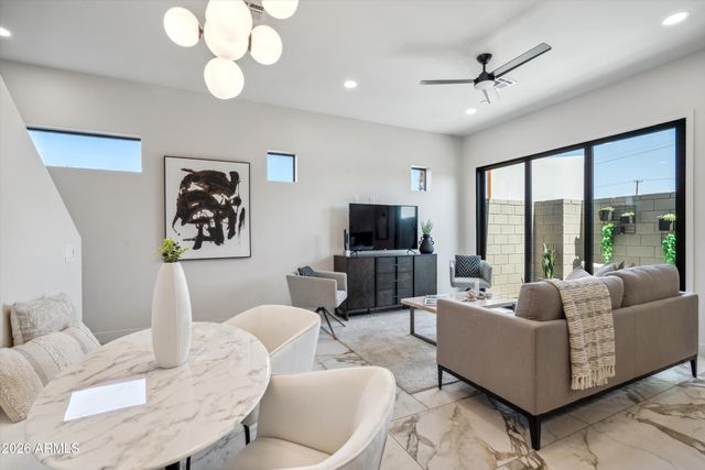 377 E WINDSOR Avenue 21, Phoenix, AZ 85004