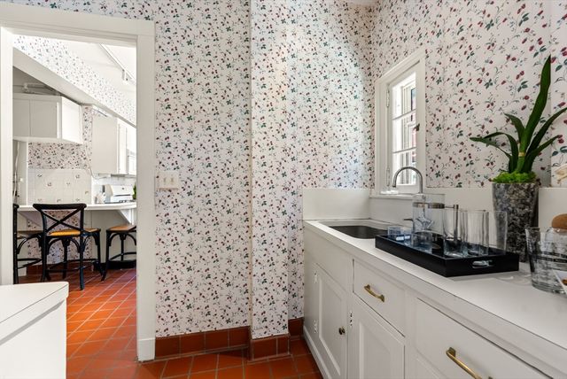 192 Commonwealth Ave 2, Boston, MA 02116