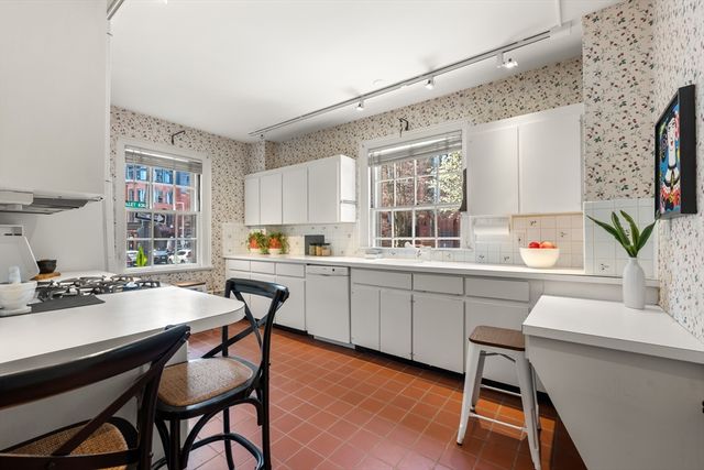 192 Commonwealth Ave 2, Boston, MA 02116