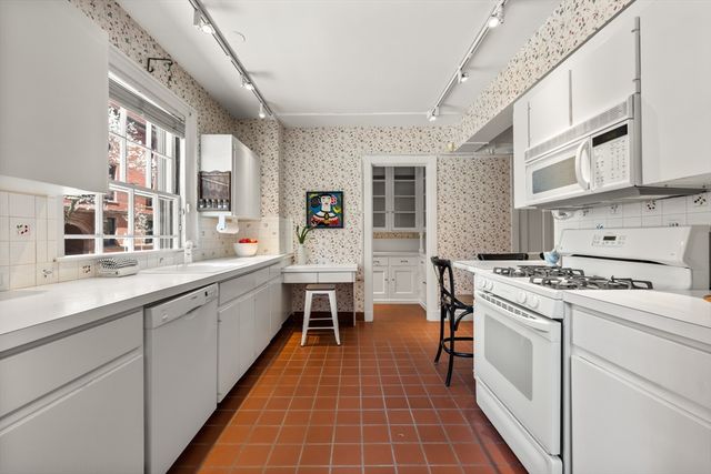 192 Commonwealth Ave 2, Boston, MA 02116