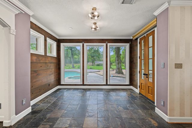 10933 Lake Forest Drive, Conroe, TX 77384