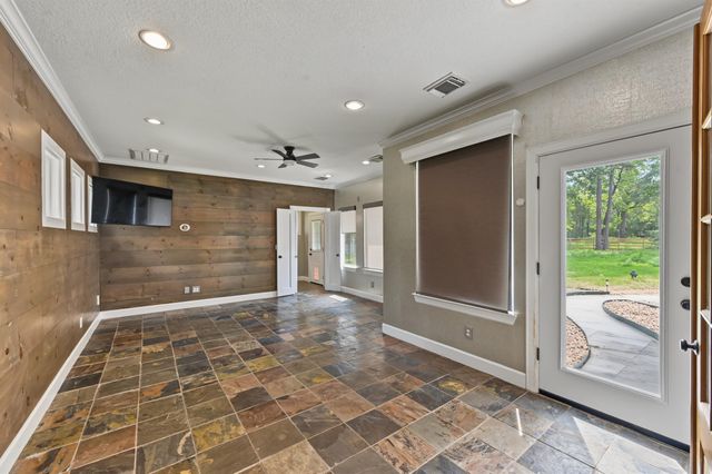 10933 Lake Forest Drive, Conroe, TX 77384