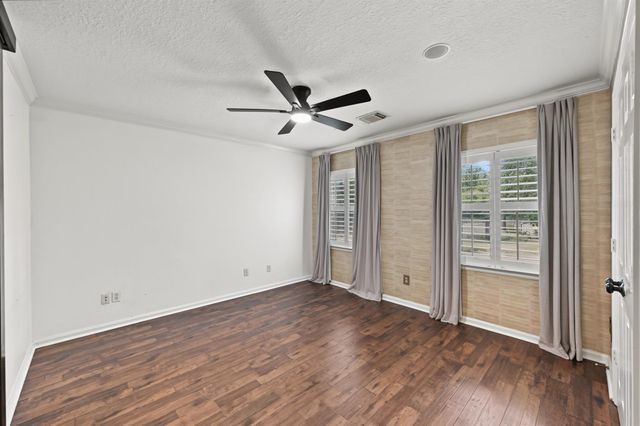 10933 Lake Forest Drive, Conroe, TX 77384