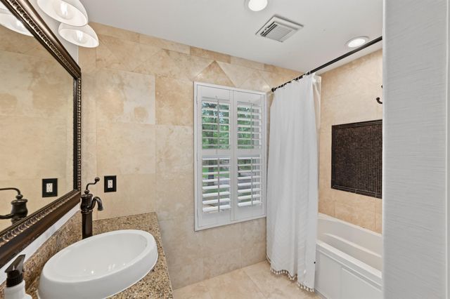 10933 Lake Forest Drive, Conroe, TX 77384