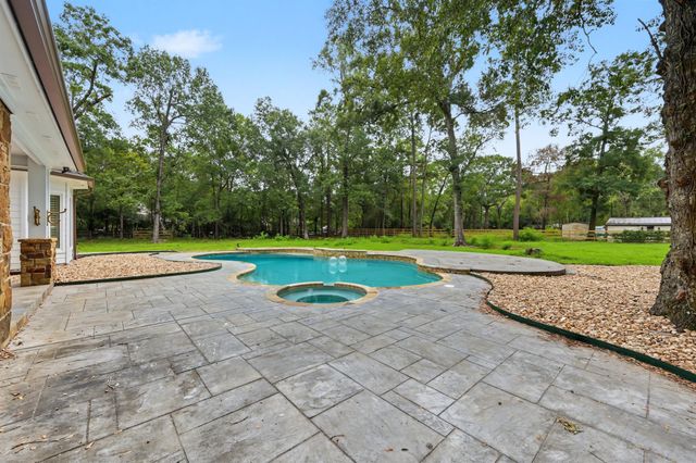10933 Lake Forest Drive, Conroe, TX 77384