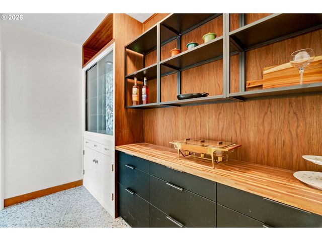4235 Se WOODWARD St, Portland, OR 97206