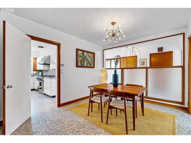 4235 Se WOODWARD St, Portland, OR 97206