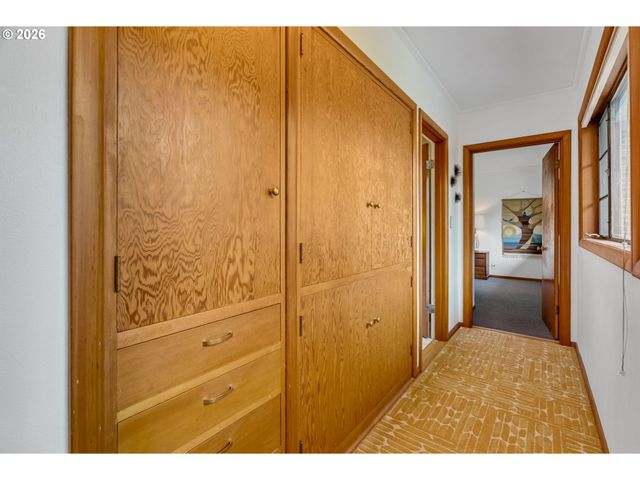 4235 Se WOODWARD St, Portland, OR 97206
