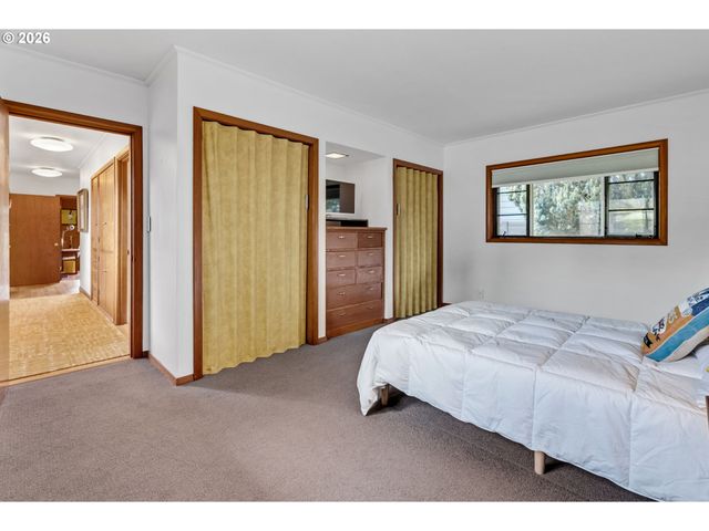 4235 Se WOODWARD St, Portland, OR 97206