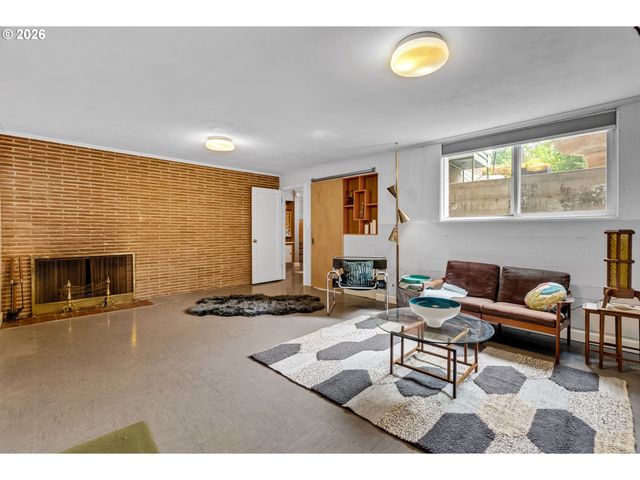 4235 Se WOODWARD St, Portland, OR 97206
