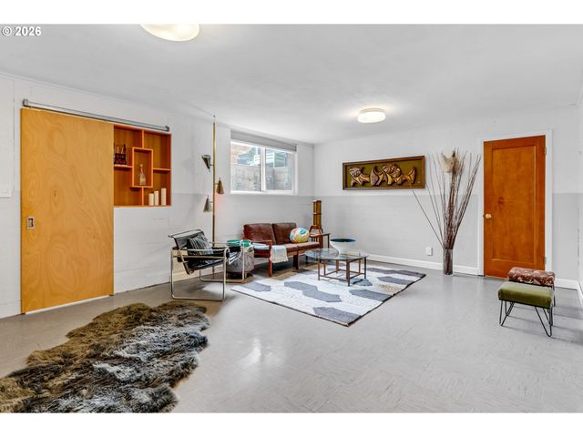 4235 Se WOODWARD St, Portland, OR 97206