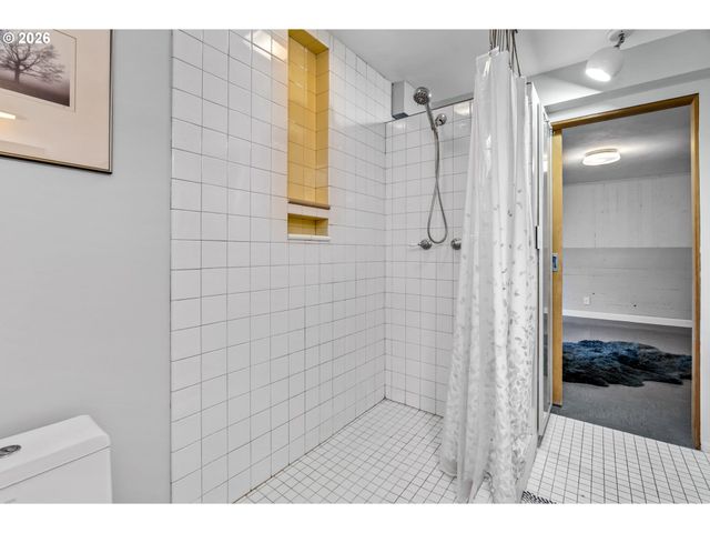4235 Se WOODWARD St, Portland, OR 97206