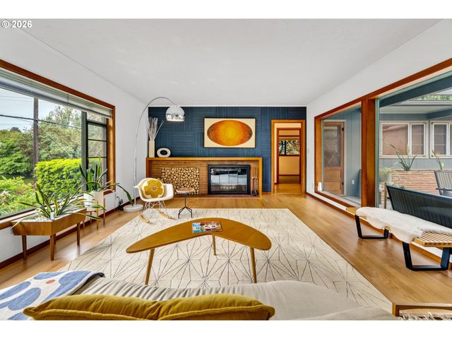 4235 Se WOODWARD St, Portland, OR 97206
