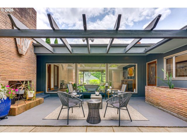 4235 Se WOODWARD St, Portland, OR 97206
