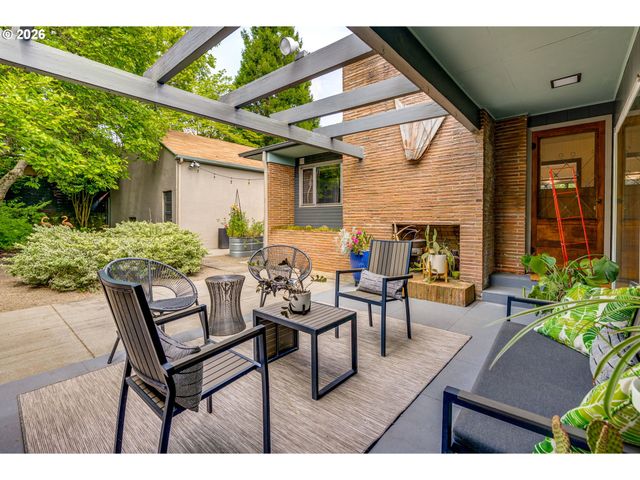 4235 Se WOODWARD St, Portland, OR 97206