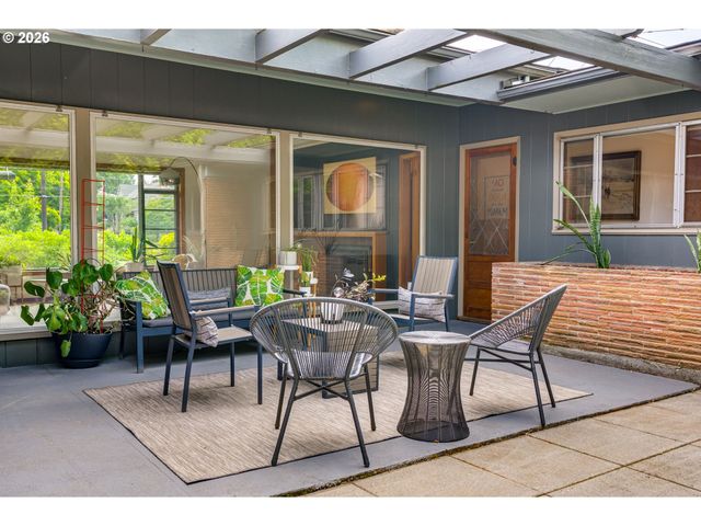 4235 Se WOODWARD St, Portland, OR 97206