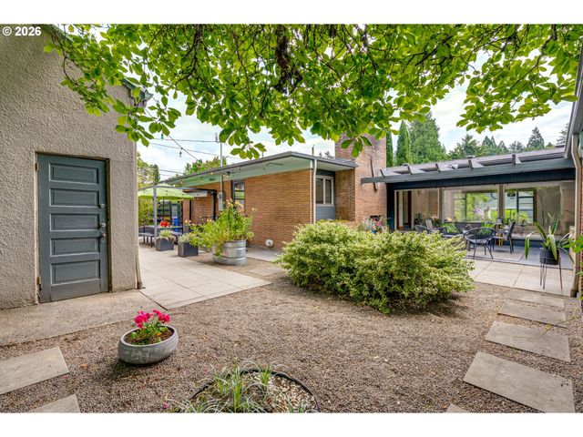 4235 Se WOODWARD St, Portland, OR 97206
